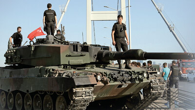 Darbeden vatan savunmasına!