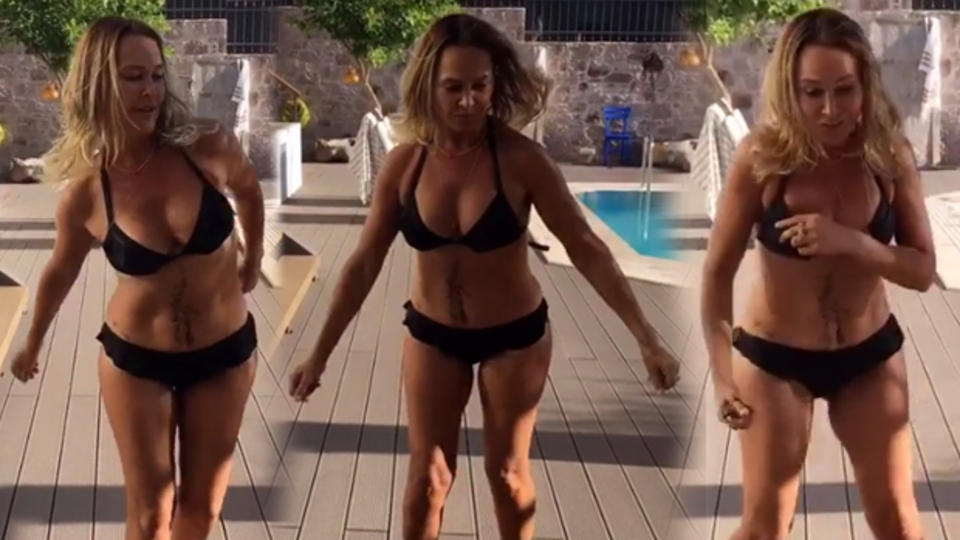 Hülya Avşar'dan olay dans