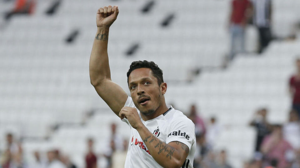 Adriano'yu hırs bastı