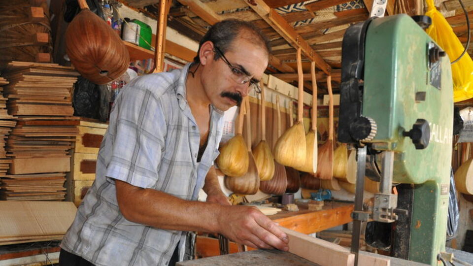 Mesleğini öğretebileceği kimse bulamıyor