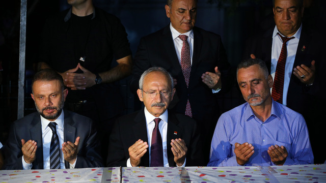 Kılıçdaroğlu'ndan şehit ailesine taziye ziyareti