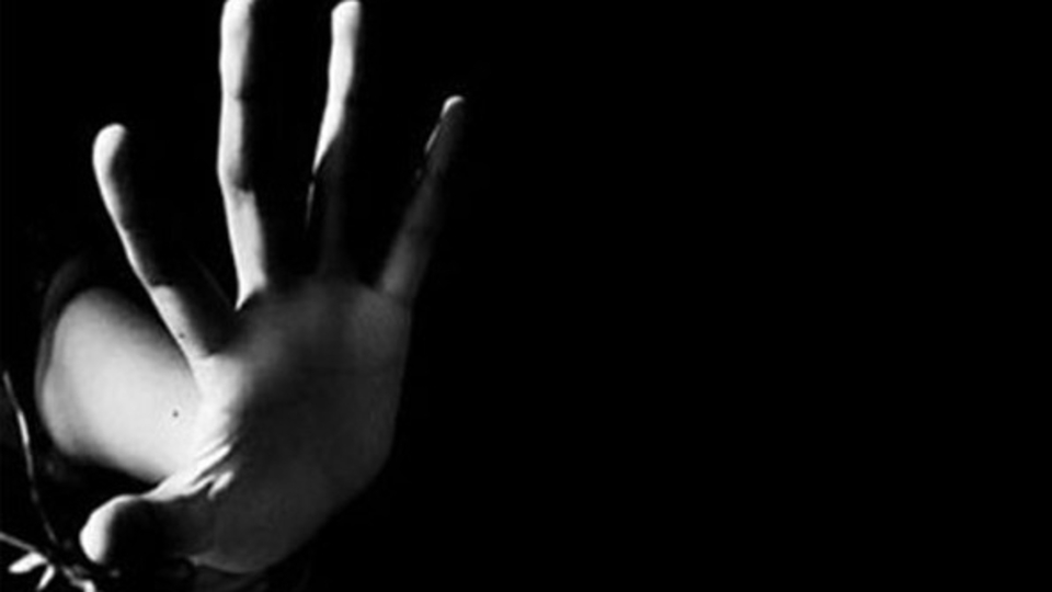 Karnı şişince yengesi fark etmiş!