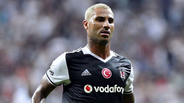 Q7'den Papa'ya Beşiktaş forması!