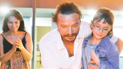 Eski eşine sürpriz yaptı