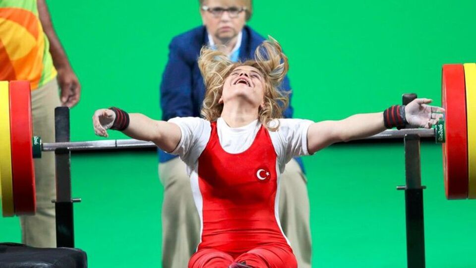 Söz gururumuz Nazmiye Muratlı'da!