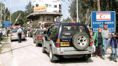 Güney Kıbrıs'a yürüyerek 1 dakika saat farkı 1 saat