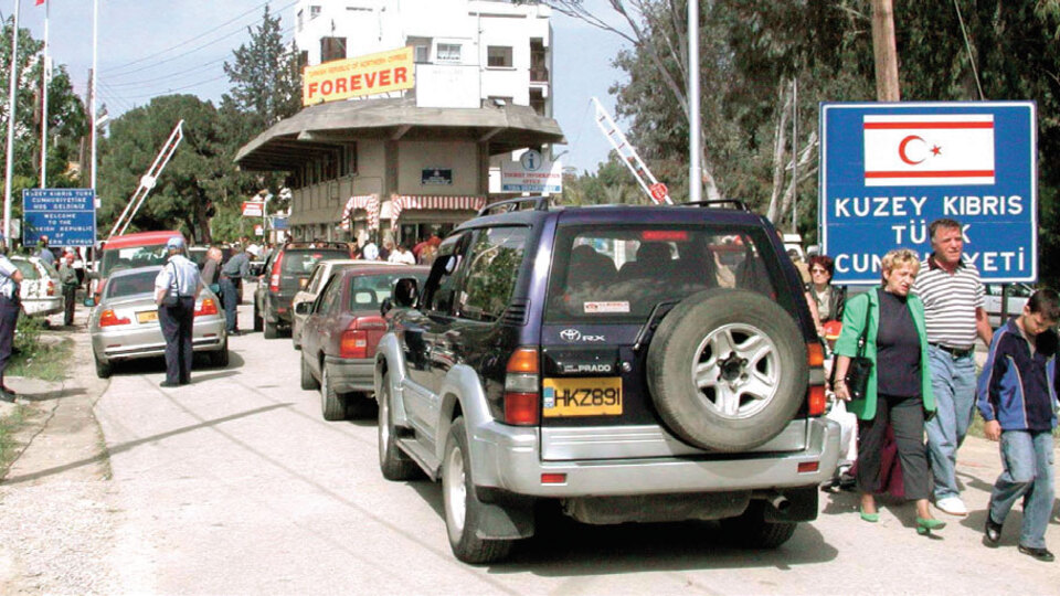 Güney Kıbrıs'a yürüyerek 1 dakika saat farkı 1 saat