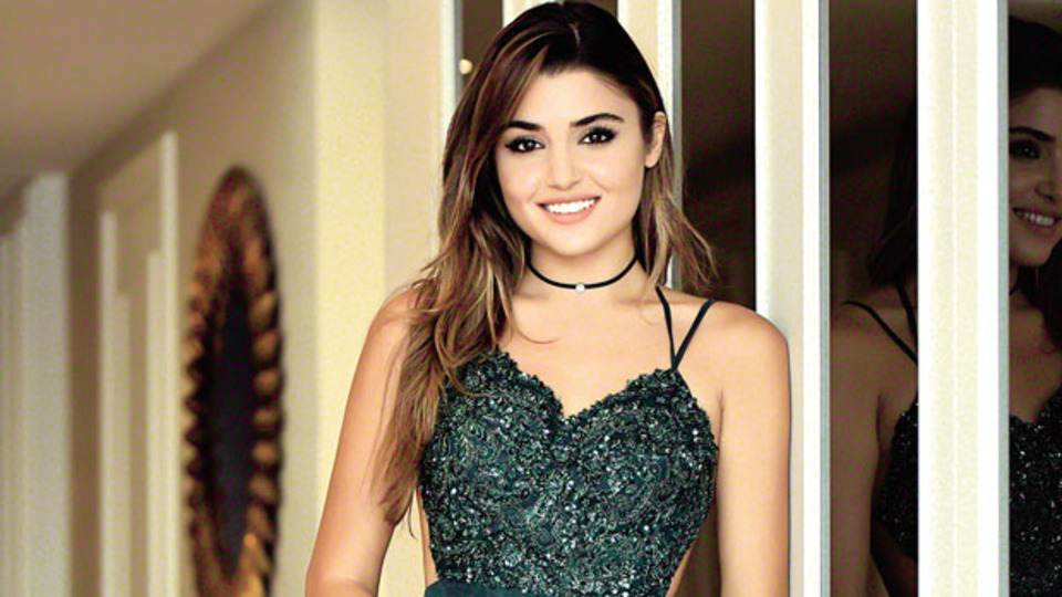 Hande Erçel ilk kazandığı parayla ne yaptığını açıkladı!