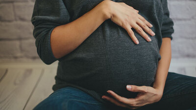 Torununu doğuracak!