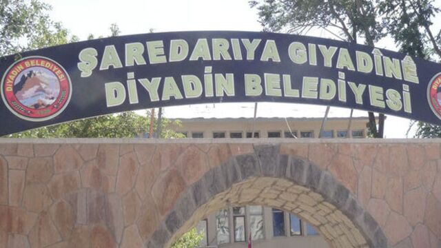 Bakan talimat vermişti! Kürtçe tabela yerine kondu