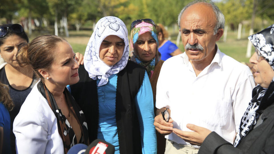 "Darbe karşıtı olan mağdurların aileleriyle beraberiz"