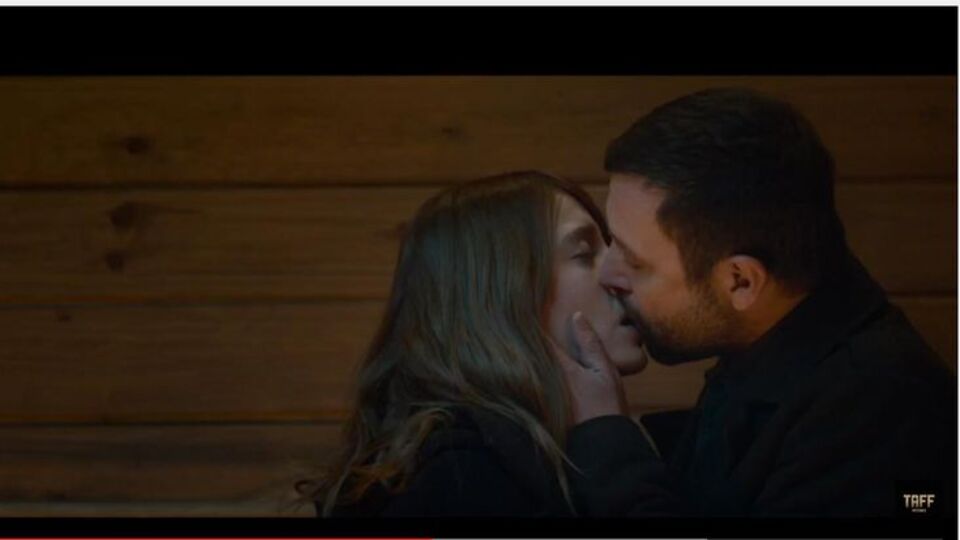 Serenay ile Nejat dudak dudağa