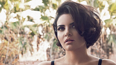 "Yalnızlığım dert değil lütuf"