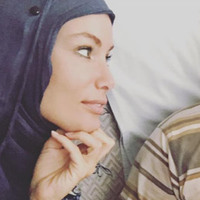 Ünlü oyuncudan türbanlı paylaşım