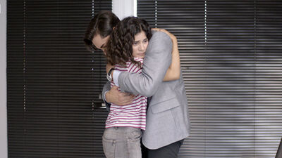 "Yiğit seni seviyor"