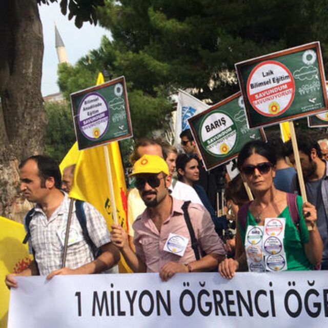 KESK açığa alınan öğretmenler için eylem yaptı