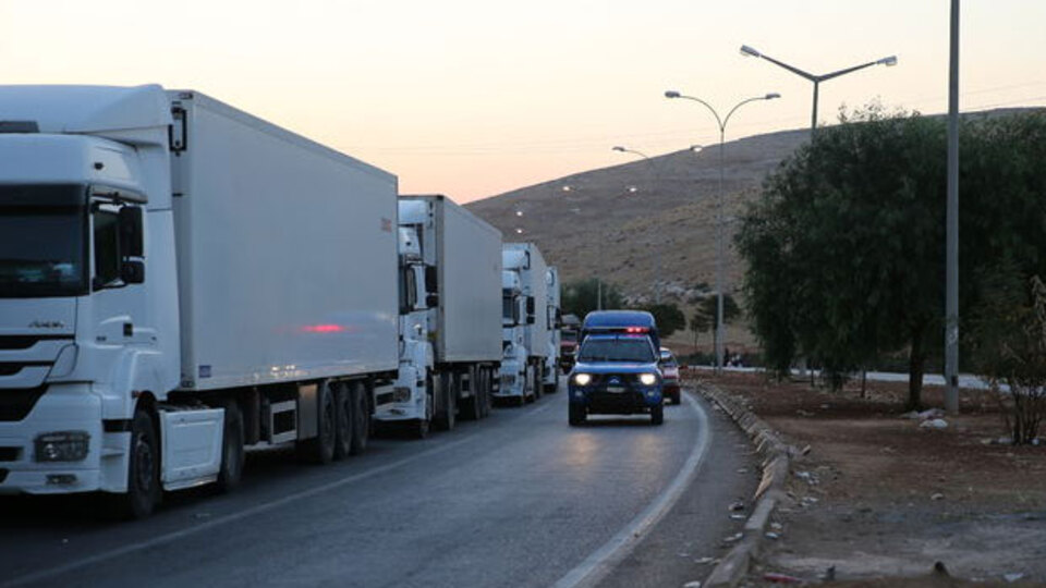 Suriye yardım kafilesini bombaladı