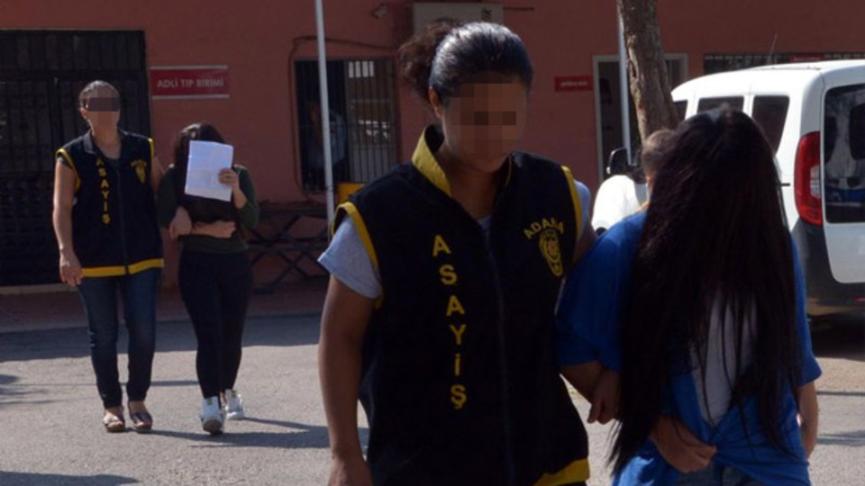 Masaj salonuna fuhuş operasyonu