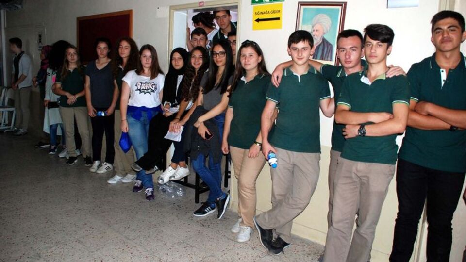 Düzce'de öğrencilerin İmam Hatip Lisesi tepkisi