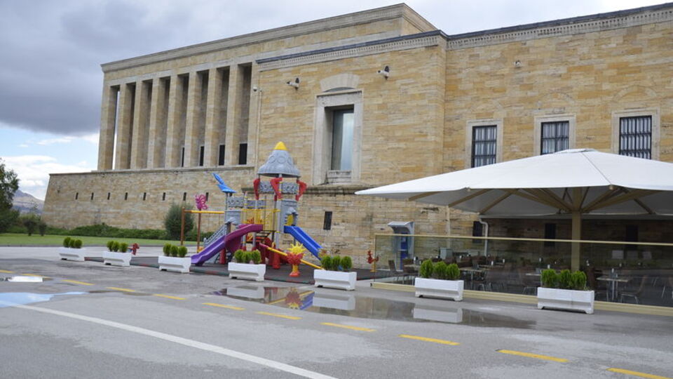 Anıtkabir'e yapılan park tartışma yarattı