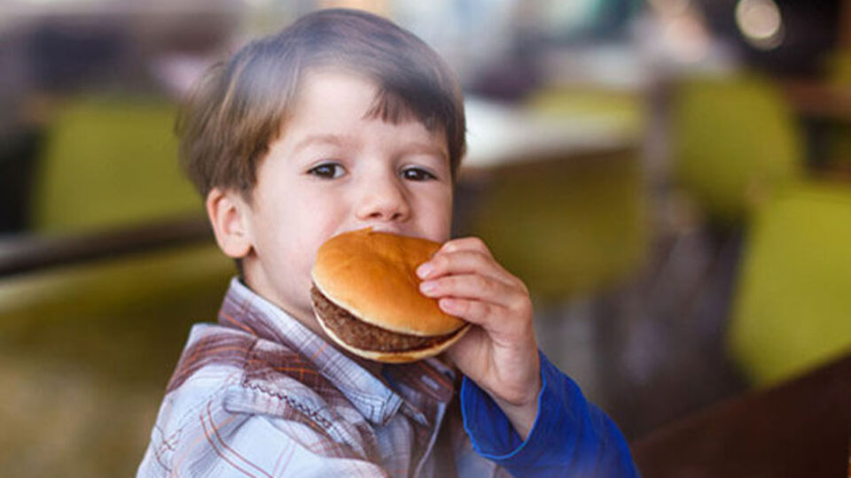 Çocukları obeziteden nasıl koruruz?