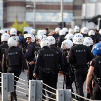 Taraftarlar gözaltına alındı