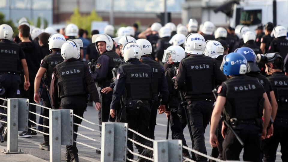 Taraftarlar gözaltına alındı