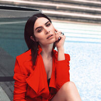 Kraliçeye komşu oldu!