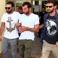 Onur Özbizerdik, Adil Serdar Saçan'ı darp etti!