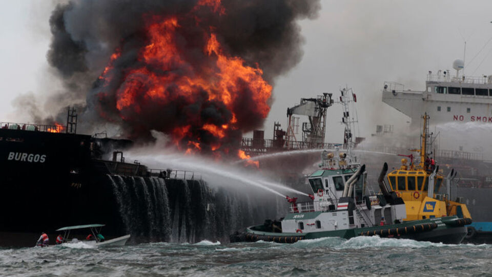 Meksika Körfezi'nde dev tanker yangını!