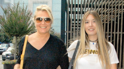 Anne-kızın yemek keyfi