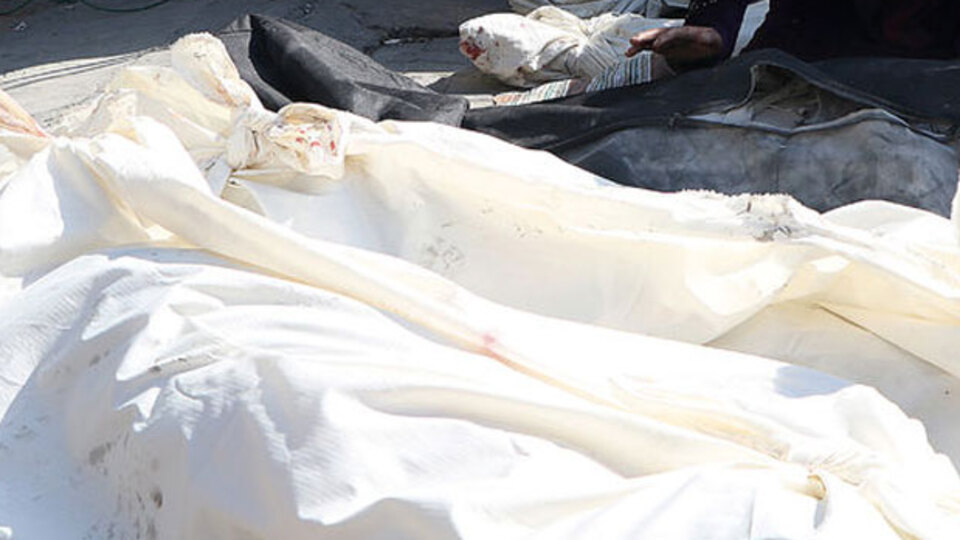 Ellerini arkadan bağlayıp astılar!