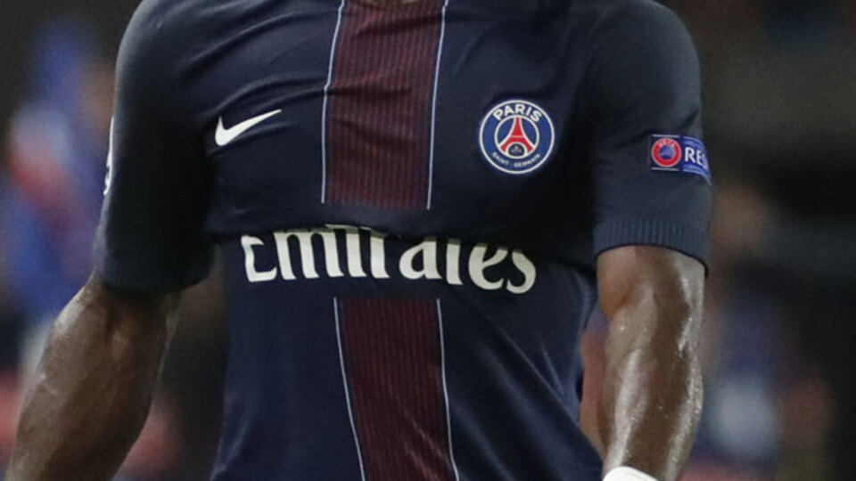 Yıldız futbolcuya hapis cezası!