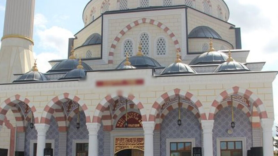 Almanya'da camiye saldırı!