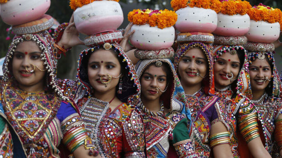 Pakistan'da hindulara resmi evlilik izni verildi