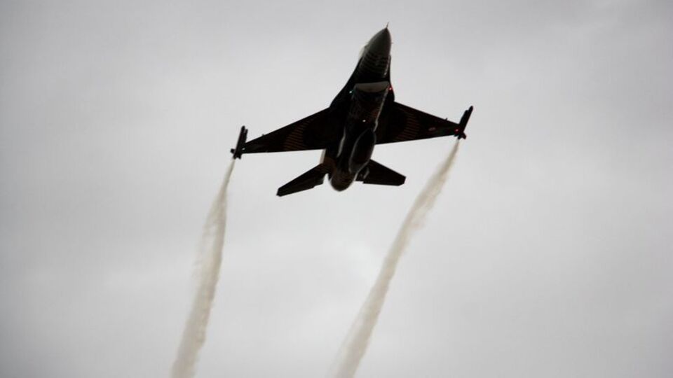 Çişini yapan pilot, kemeri sıkışınca F-16'yı düşürmüş!