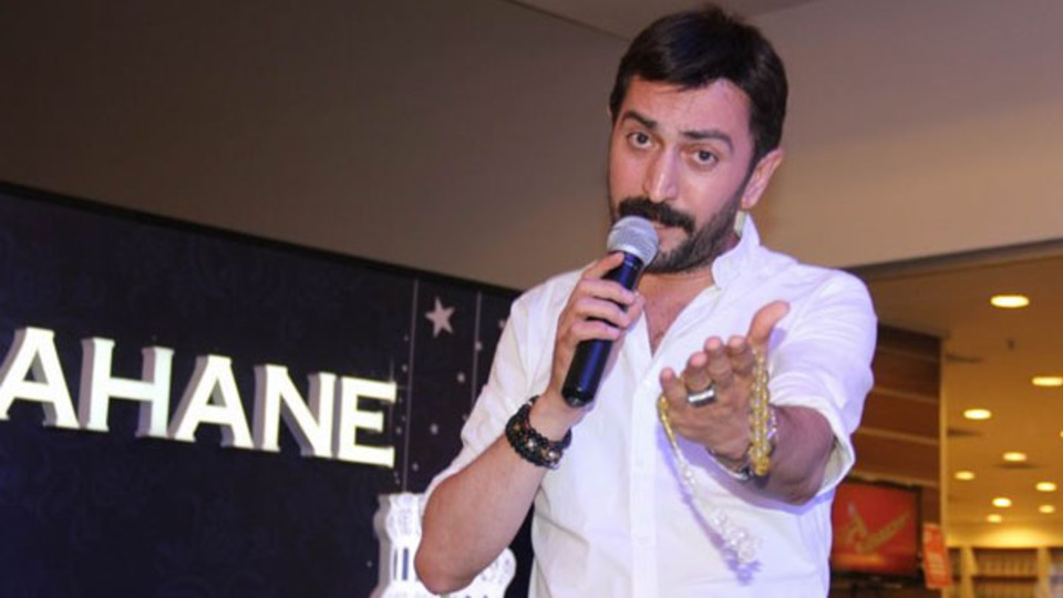 Ünlü şarkıcıya çıplak fotoğrafla şantaj!