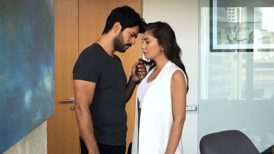 Kara Sevda'da işler karışıyor