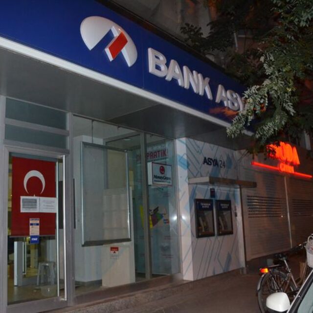 Bank Asya'da "kedi" operasyonu