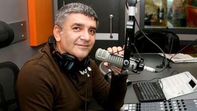 Ünlü radyocu sırtından bıçaklandı!