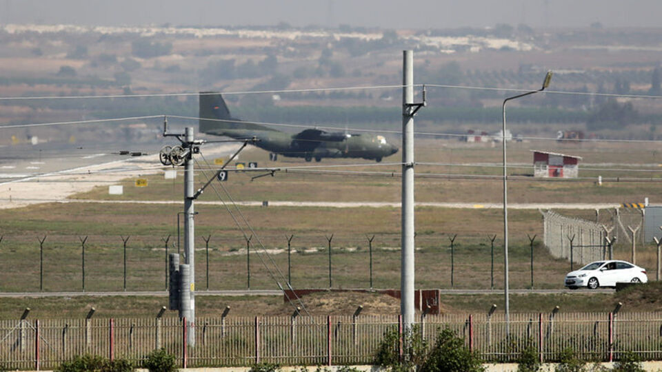 Alman milletvekilleri İncirlik'te