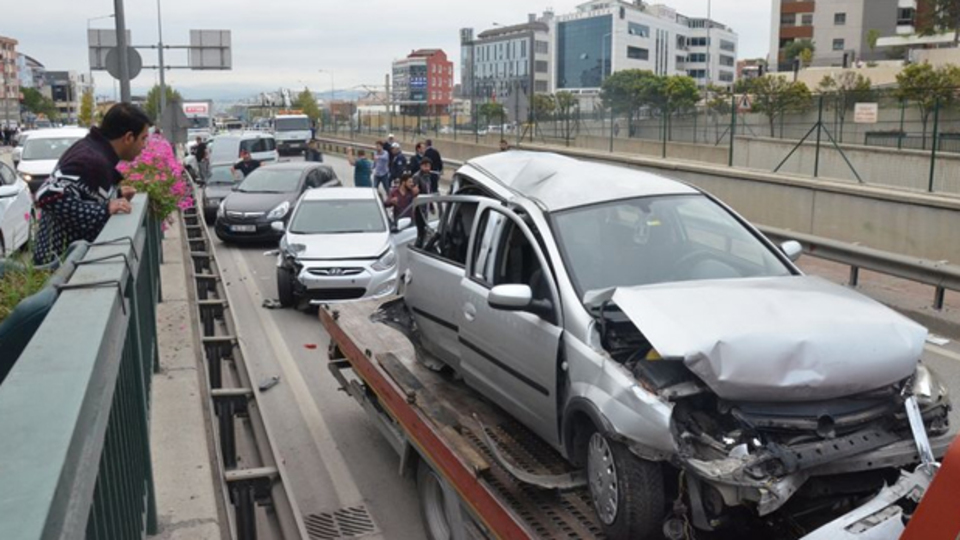 Bursa'da zincirleme kaza! Tam 9 araç...