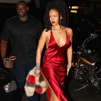 Rihanna yine yaptı yapacağını!