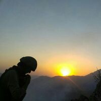 Komandoların baskınına dayanamadılar! Silahlarını bırakıp...