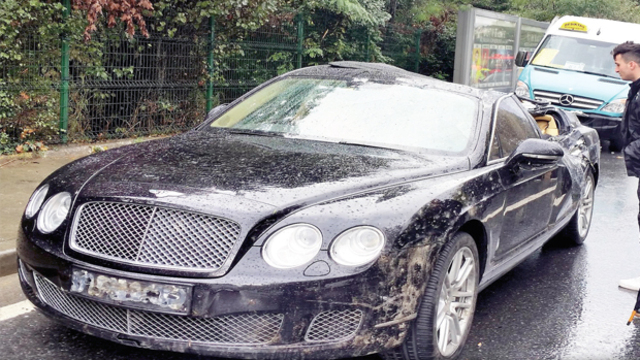 Bentley'e çarpan cebinden öder