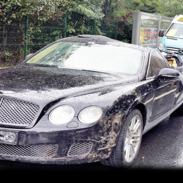 Bentley’e çarpan cebinden öder