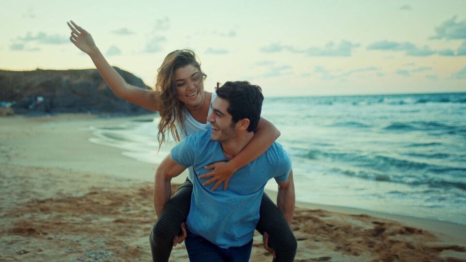 Hayat ve Murat aşk sarhoşu!