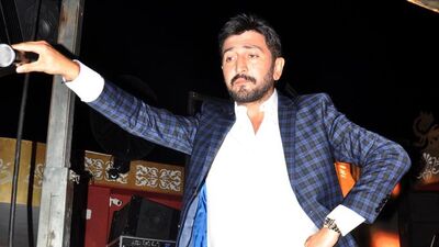 Aracı kurşunlandı