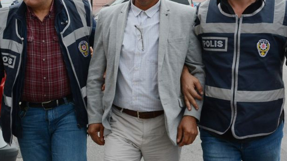 30 milyonluk çeki kaçırırken yakalandılar