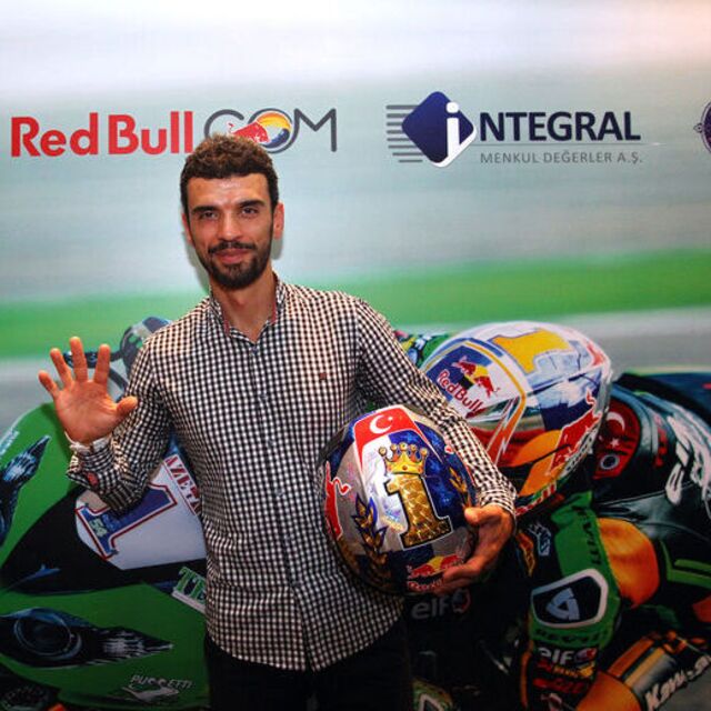 "Birkaç telefonla Moto GP'de takım bulabilirim"